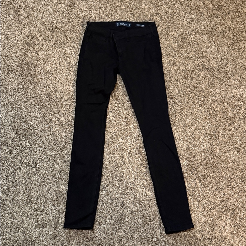 Hollister Low-Rise Super Skinny Black Jeans. Size 5 regular